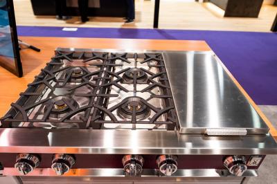 36" Hestan KRT Series 4-Burner Liquid Propane Rangetop  with 12" Griddle  - KRT364GD-LP