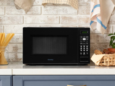 Danby 0.7 Cu. Ft. Countertop Microwave in Black - DBMW0721BBB