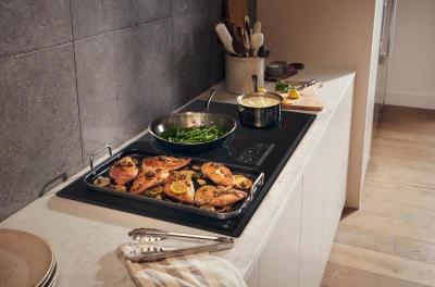 LG STUDIO 30" Induction Cooktop with 4 Burners and Flexible Cooking Zone - CBIS3018BE1